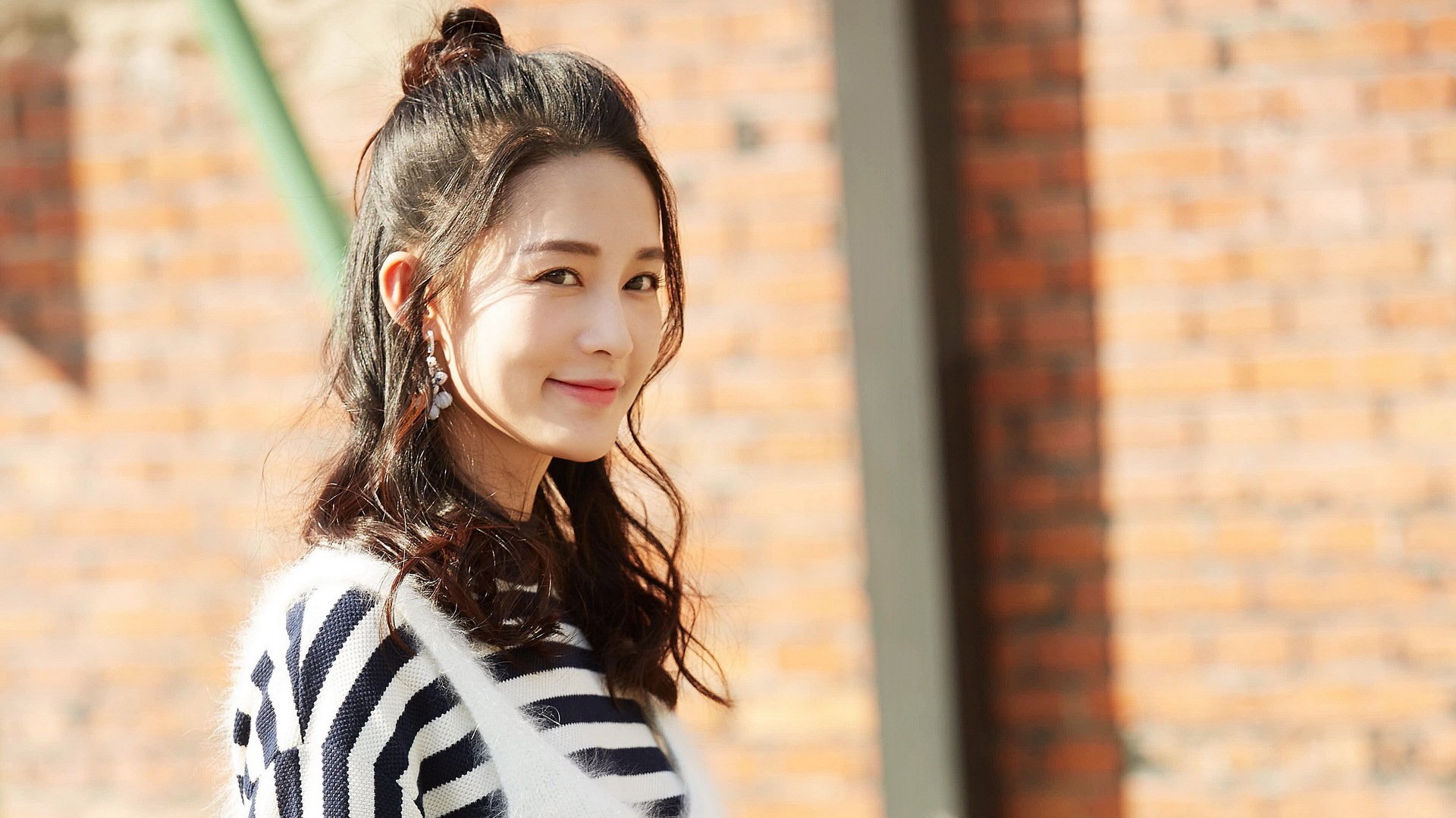 开云入口-球场幕后：比赛当天的幕后工作揭秘，足球幕后操纵